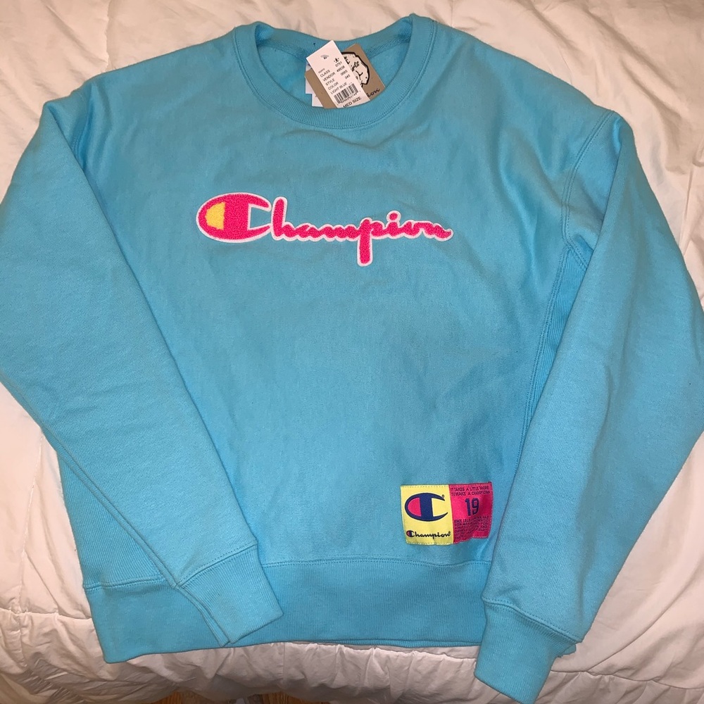 Champion light blew crew neck tags on!